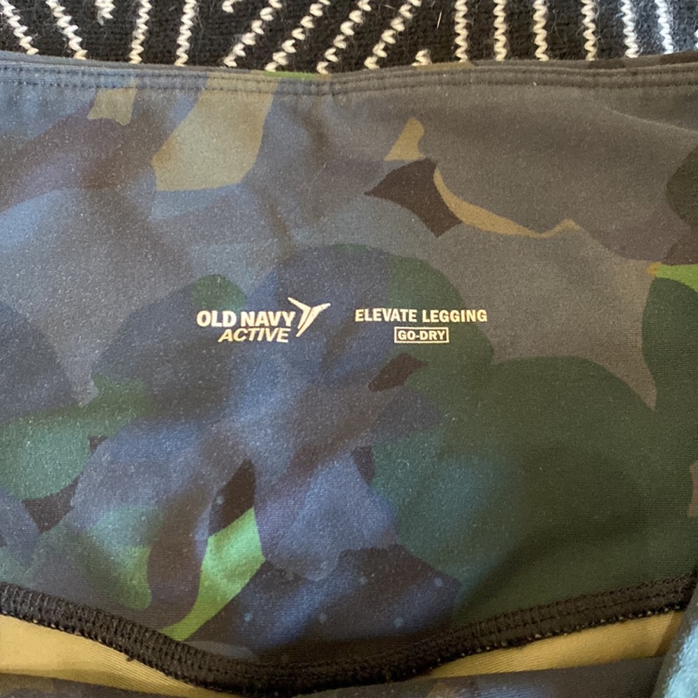 Old Navy Active Leggings - Picture 3 of 7